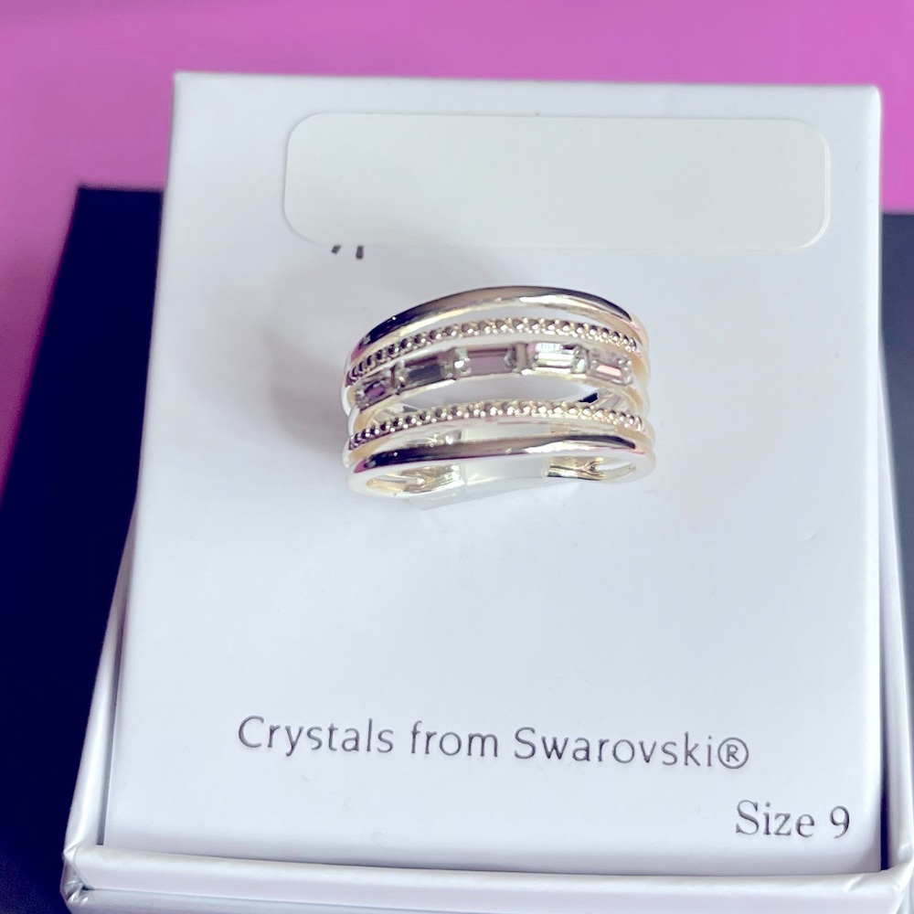 Silver new ring. NWT